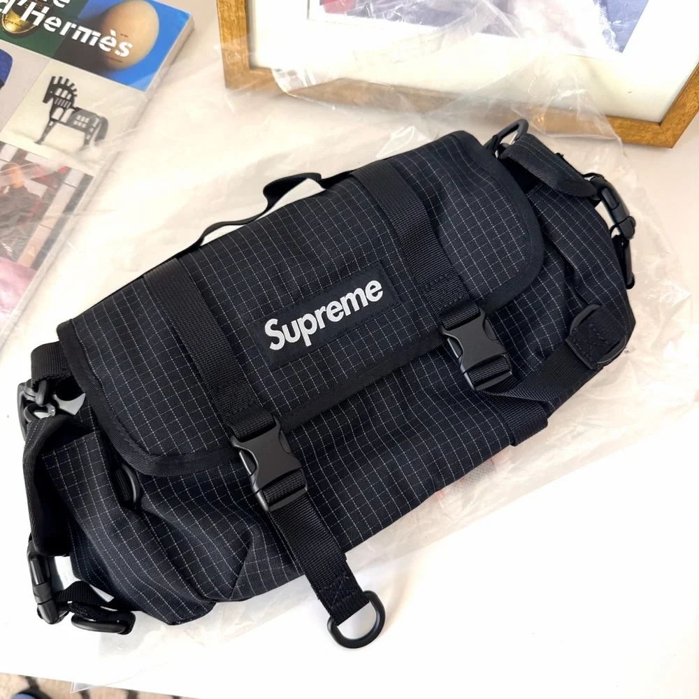 Supreme black mini
